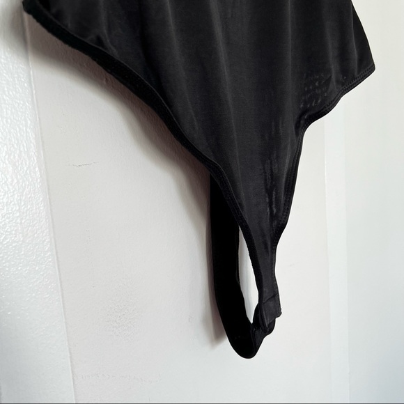 LULU's | cap sleeve black bodysuit - Picture 3 of 4